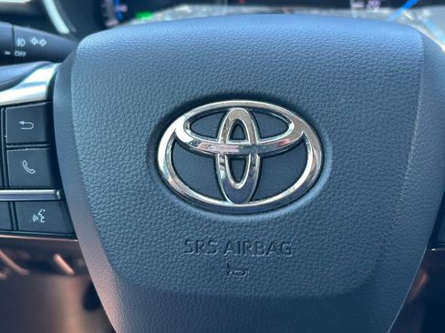 Used 2020 Toyota Highlander XLE FWD image 39