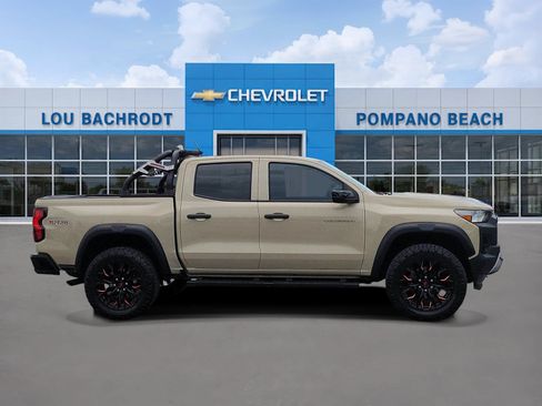 Used 2023 Chevrolet Colorado Trail Boss w/ Technology Package AWD/4WD image 2
