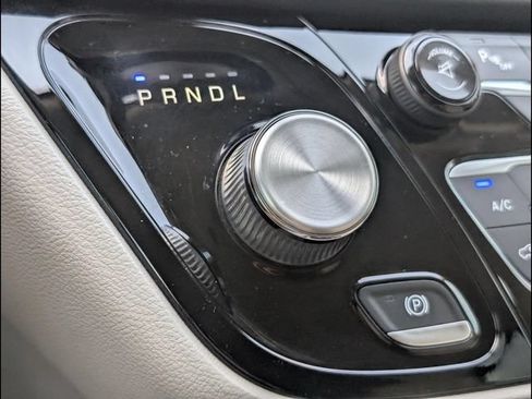 Used 2017 Chrysler Pacifica Touring-L Plus FWD image 13