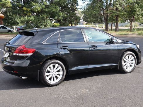 Used 2015 Toyota Venza LE image 4