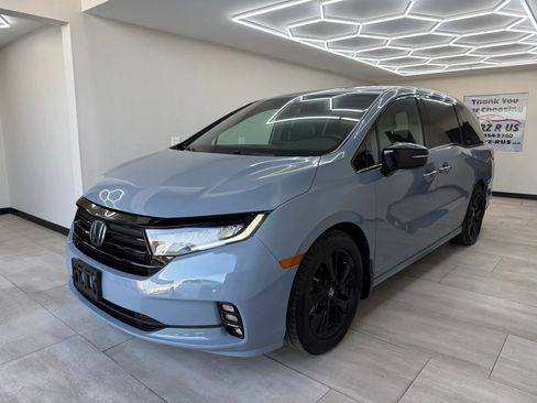 Used 2023 Honda Odyssey Sport image 2