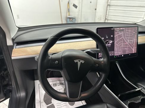 Used 2018 Tesla Model 3 Mid Range image 10