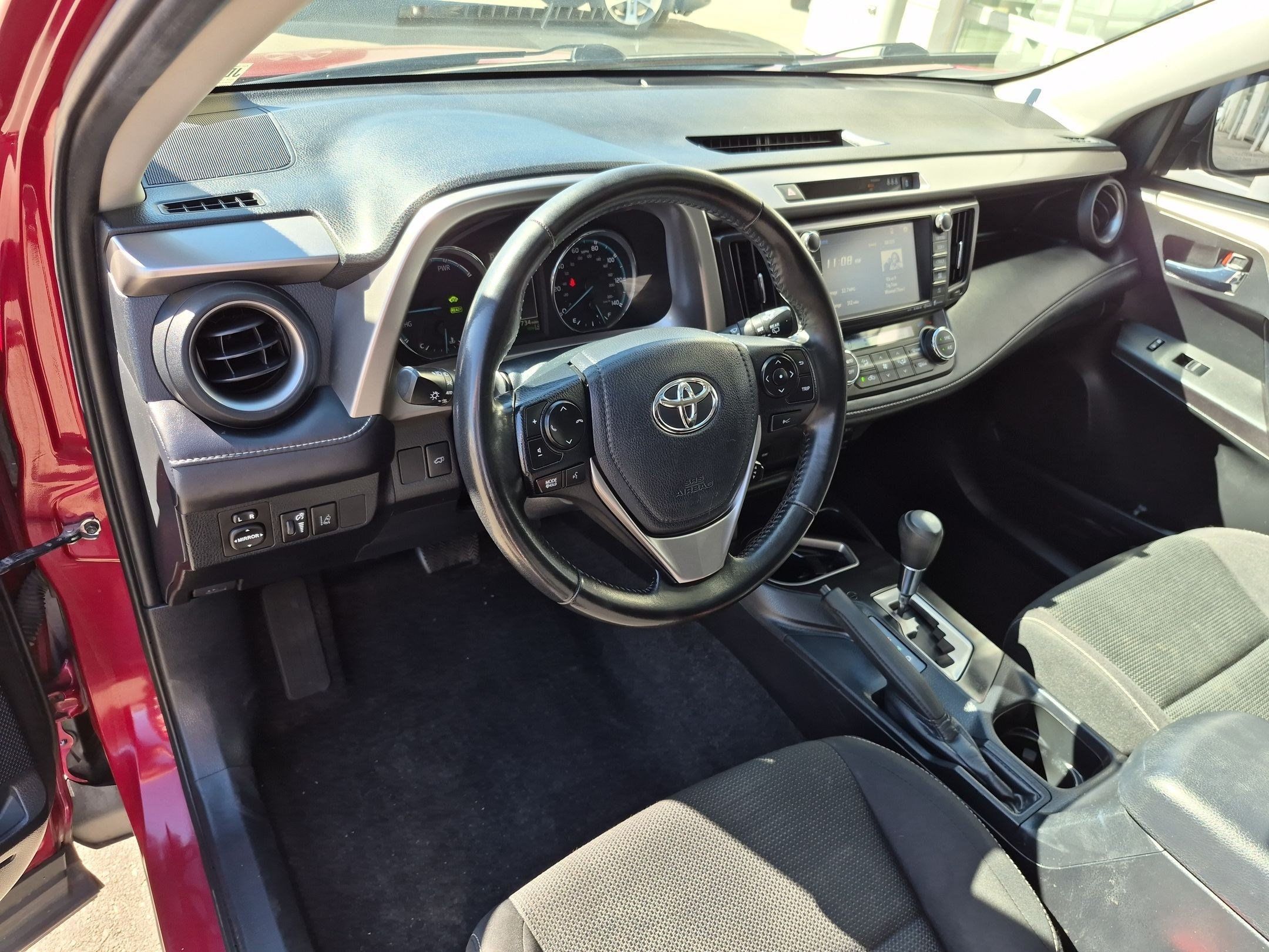 Used 2018 Toyota RAV4 XLE w/ Convenience Package AWD/4WD image 16