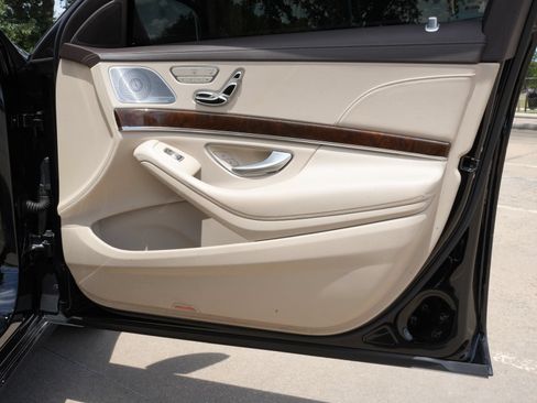 Used 2017 Mercedes-Benz S 550 Sedan image 26