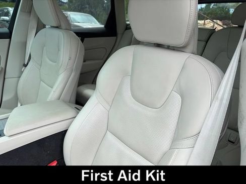 Certified 2024 Volvo XC60 T8 Ultimate w/ Protection Package Premier AWD/4WD image 11