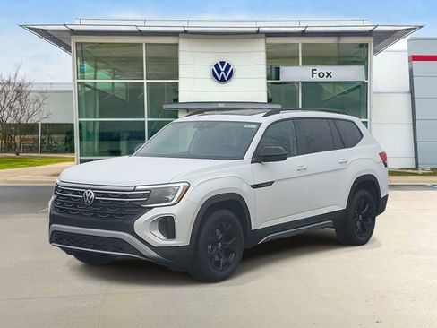 New 2026 Volkswagen Atlas Peak Edition image 2