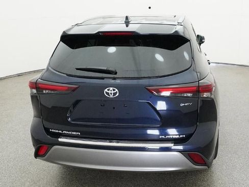 New 2026 Toyota Highlander Platinum image 7