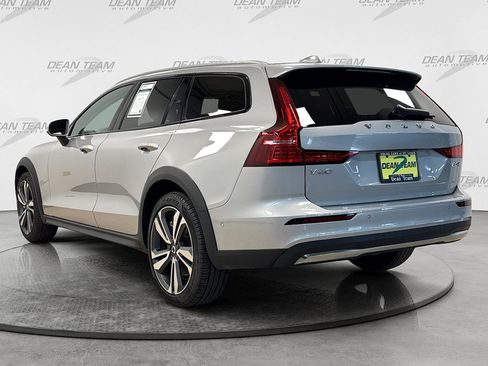 Used 2025 Volvo V60 B5 Cross Country Plus AWD/4WD image 6