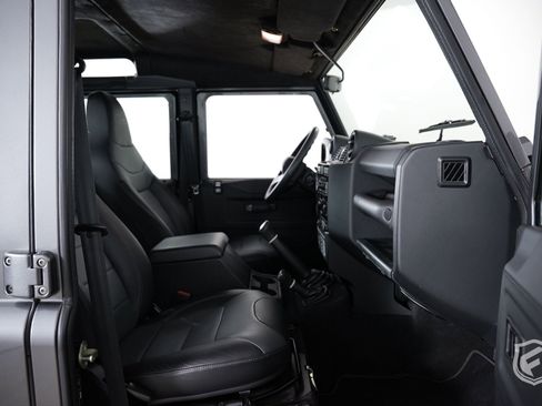 Used 1991 Land Rover Defender 110 image 32