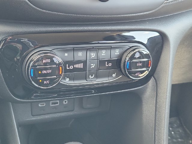 Used 2023 Buick Encore GX Select w/ Sport Touring Package FWD image 33