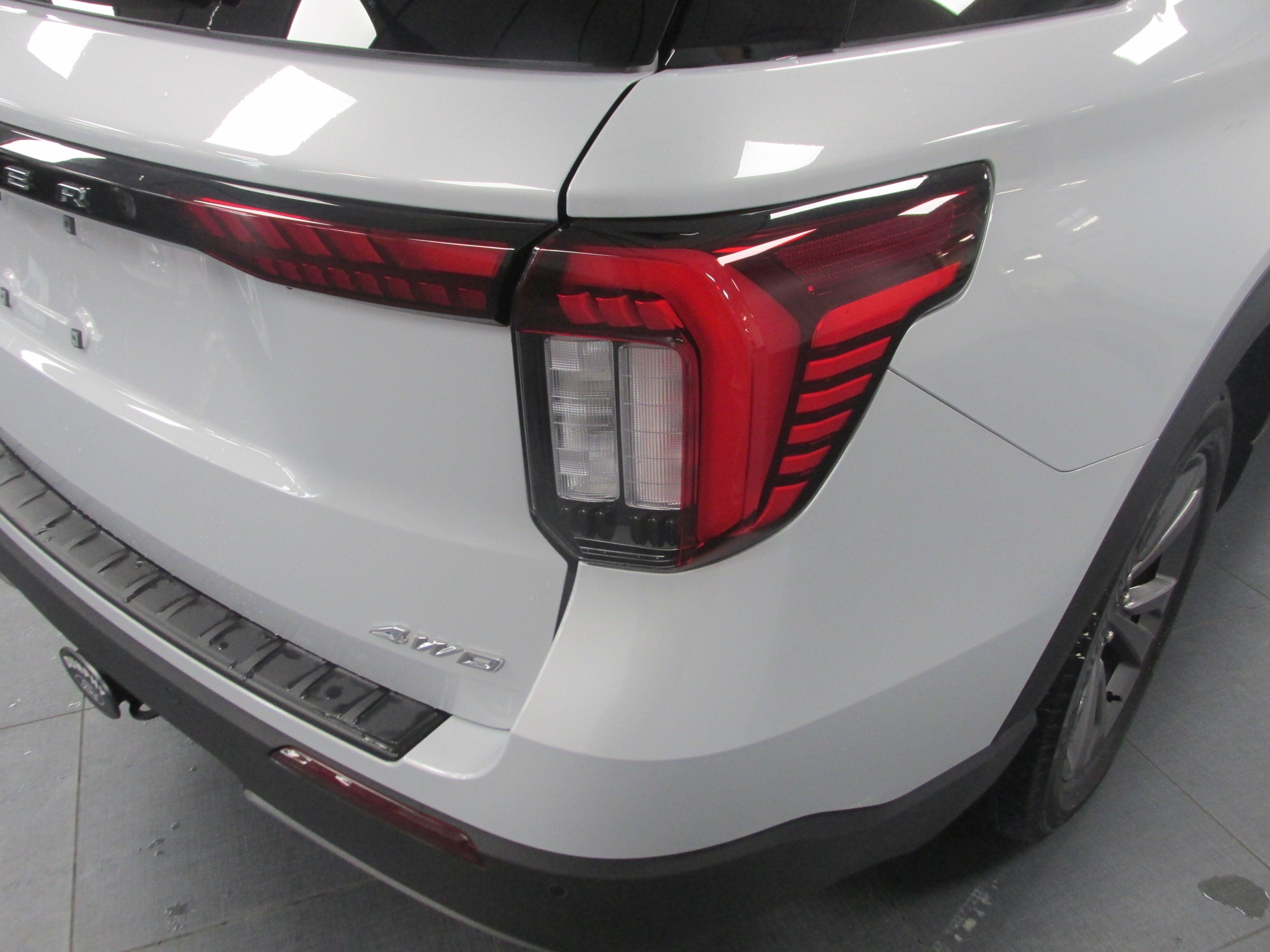 Used 2025 Ford Explorer Active w/ Active Comfort Package AWD/4WD image 11