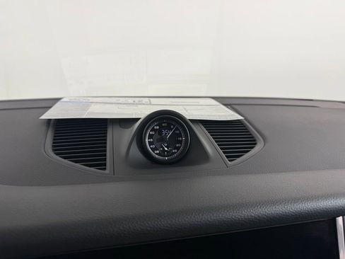 Certified 2026 Porsche Macan AWD/4WD image 21