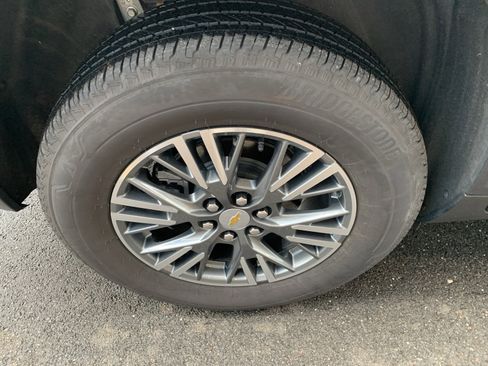 Used 2024 Chevrolet Traverse LT image 11