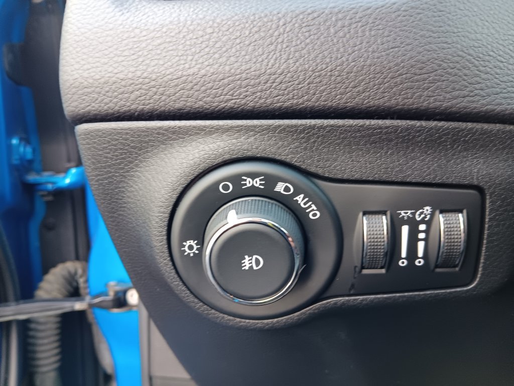 Used 2018 Jeep Compass Limited w/ Safe & Security Group AWD/4WD image 25