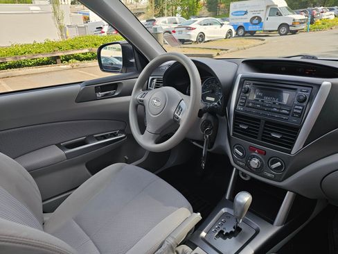Used 2012 Subaru Forester 2.5X Premium w/ All-Weather Pkg AWD/4WD image 10