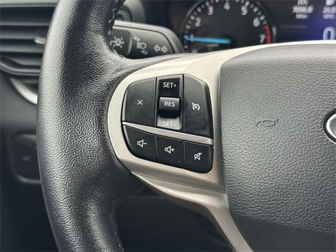 Used 2021 Ford Explorer XLT image 22