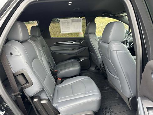Used 2022 Buick Enclave Premium image 12
