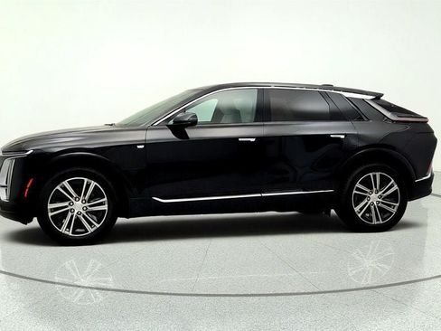 Used 2025 Cadillac Lyriq Luxury w/ LPO, Floor Liner Package RWD image 8