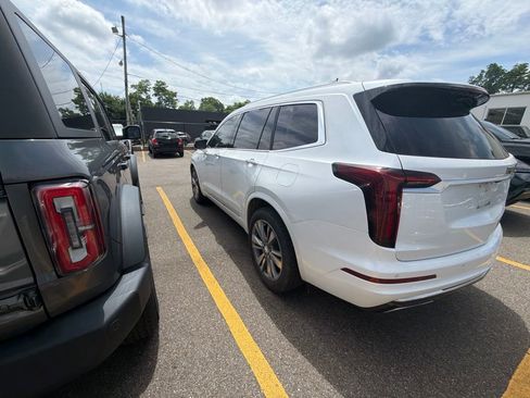 Used 2021 Cadillac XT6 Premium Luxury FWD image 9