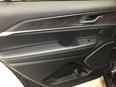 Used 2021 Jeep Grand Cherokee L Limited AWD/4WD image 28