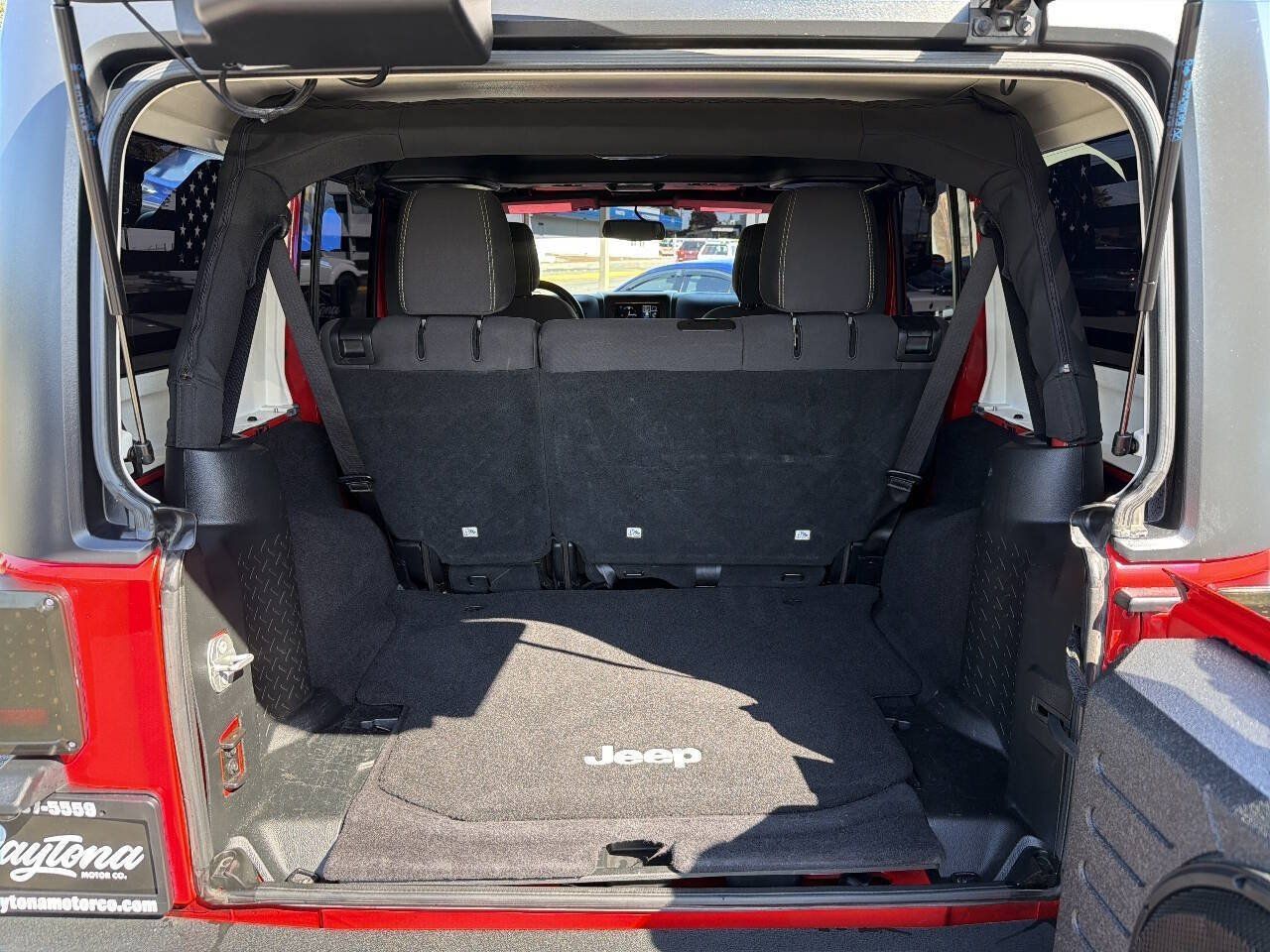 Used 2017 Jeep Wrangler Unlimited Sahara AWD/4WD image 8