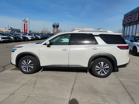 Used 2024 Nissan Pathfinder SL image 8