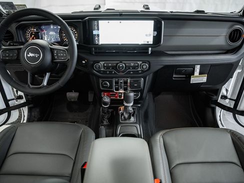 New 2026 Jeep Gladiator Mojave w/ Technology Group AWD/4WD image 18