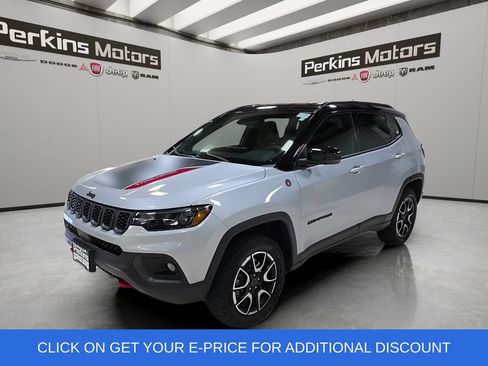 Certified 2025 Jeep Compass Trailhawk AWD/4WD image 1