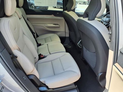 New 2026 Volvo EX90 Plus image 10