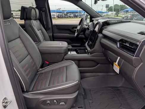 New 2026 GMC Yukon AT4 Ultimate w/ LPO, Floor Liner Package AWD/4WD image 34