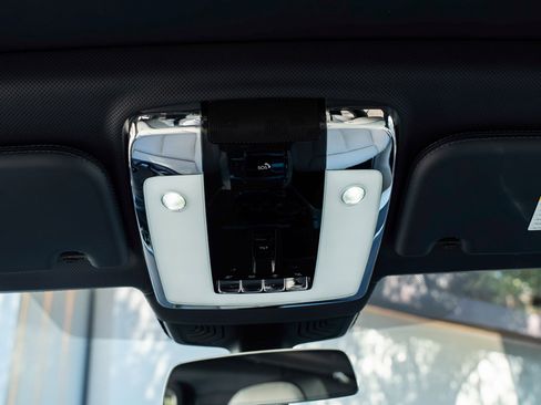 Certified 2022 Rolls-Royce Cullinan image 30