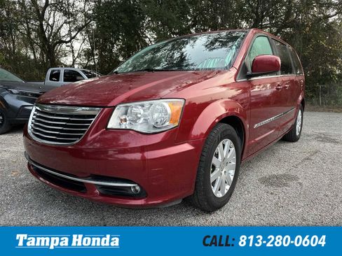 Used 2016 Chrysler Town & Country Touring image 1