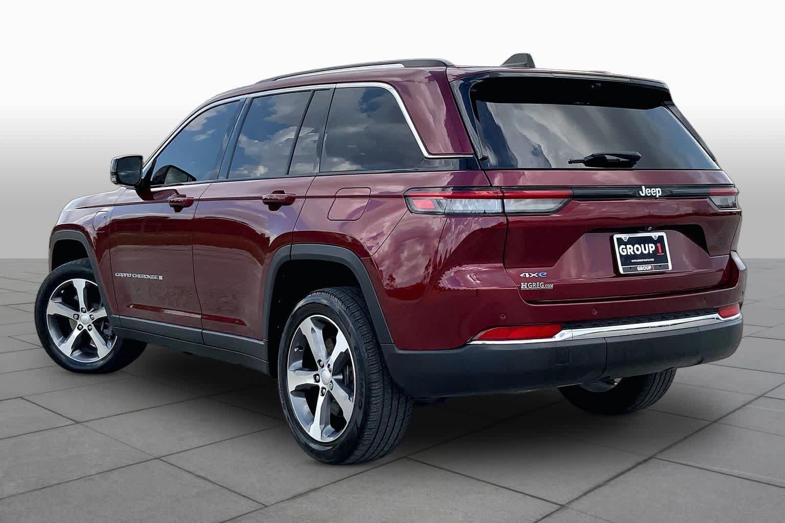 Used 2022 Jeep Grand Cherokee Limited 4xe w/ Luxury Tech Group II AWD/4WD image 12