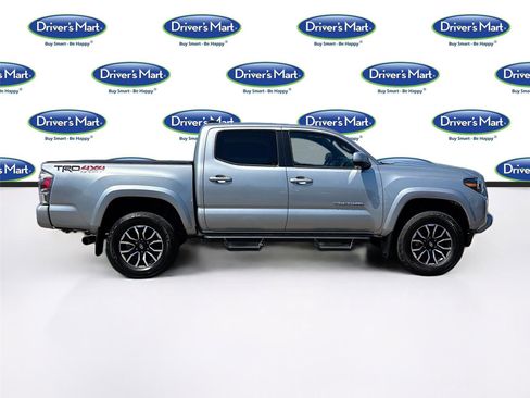 Used 2021 Toyota Tacoma TRD Sport w/ TRD Premium Sport Package AWD/4WD image 8
