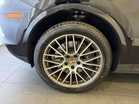 Used 2022 Porsche Cayenne Platinum Edition image 10