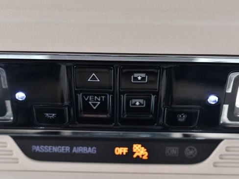 Used 2022 Lincoln Corsair AWD w/ Premium Package image 32