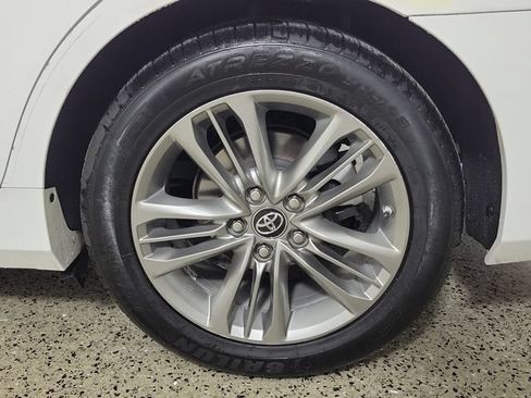 Used 2017 Toyota Camry SE FWD image 8