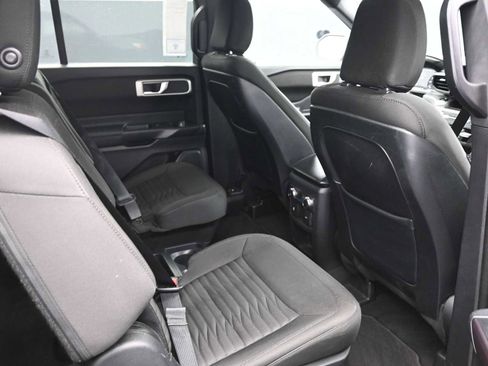 Used 2020 Ford Explorer XLT image 18