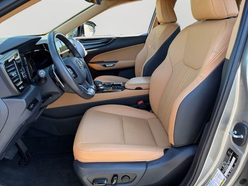 Used 2025 Lexus NX 250 FWD w/ Accessory Package (Z2) image 15
