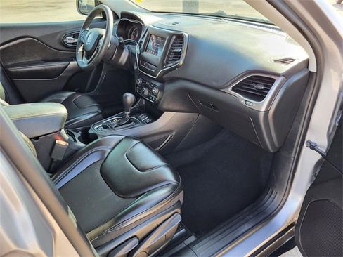 Used 2020 Jeep Cherokee Latitude Plus image 27