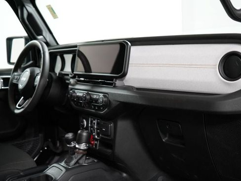 Used 2024 Jeep Wrangler Unlimited AWD/4WD image 29