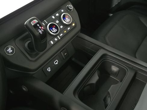 Used 2024 Land Rover Defender 110 X-Dynamic SE AWD/4WD image 20