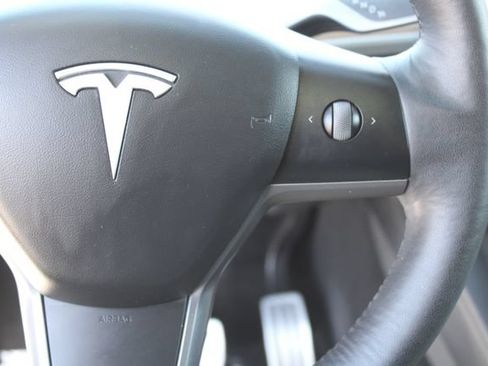 Used 2022 Tesla Model Y Performance AWD/4WD image 18