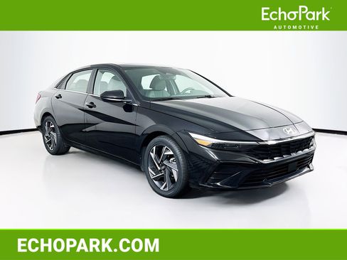 Used 2025 Hyundai Elantra SEL FWD image 1