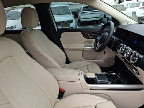 Used 2021 Mercedes-Benz GLA 250 4MATIC image 11