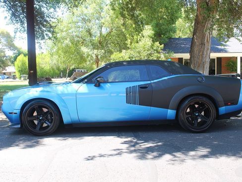 Used 2016 Dodge Challenger R/T Scat Pack RWD image 2