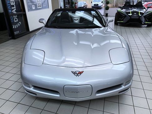 Used 2002 Chevrolet Corvette Convertible w/ Preferred Equipment Group2 image 3