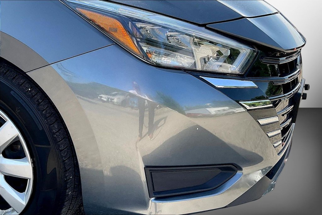 Used 2025 Nissan Versa S FWD image 32