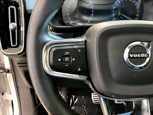 Certified 2022 Volvo XC40 T4 R-Design w/ Advanced Package image 22