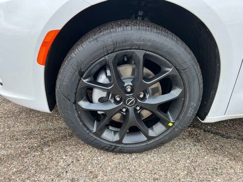 New 2026 Chrysler Pacifica Select image 9